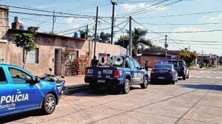 Una madre con sus dos hijos menores de edad caminaban por el barrio y fueron atacados por un perro Pitbull.
