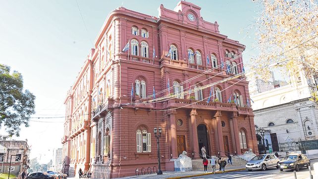 palacio ajustado. La medida se inserta en un plan de racionalización para reducir el déficit a 1.770 millones de pesos en diciembre 2020. &nbsp; &nbsp;