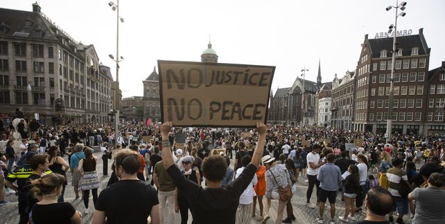 Protesta contra el racismo en el centro de Ámsterdam. 