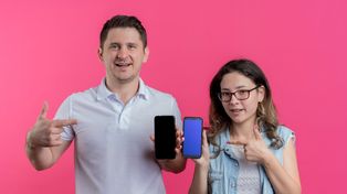 Comparación entre modelos de teléfonos económicos y de gama media