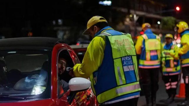 Control de alcoholemia: culpó al aceite de oliva y a un enjuague bucal tras dar positivo.