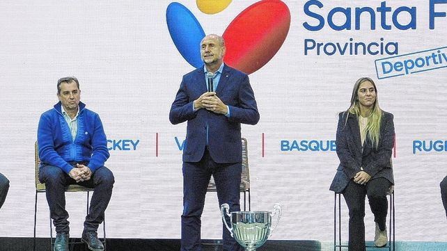 El gobernador Perotti y la secretaria de deportes Florencia Molinero encabezaron la presentación de la Copa Santa Fe Deportiva.