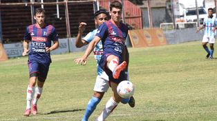 De movida. Antonio &nbsp;Kaial fue confirmado por el técnico Juan Rossi en el mediocampo charrúa en lugar del lesionado Alegre.
