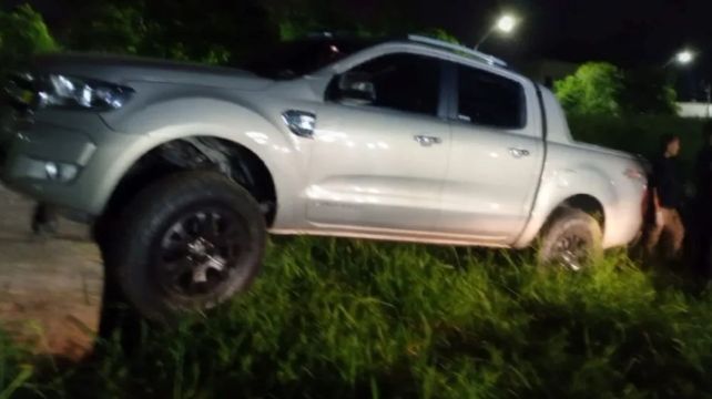 El joven manejaba una Ford Ranger gris e intentó evadir un control policial.&nbsp;