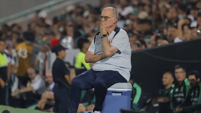 Peligra la continuidad de Marcelo Bielsa como entrenador de Uruguay.