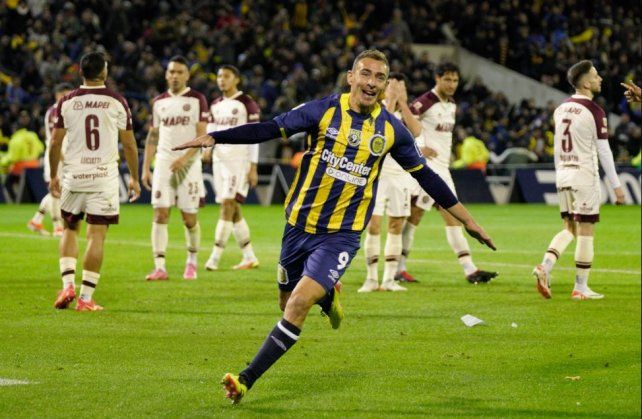Marco Ruben se llena la boca de gol tras convertir en su regreso a Central. Fue empate ante Lanús.