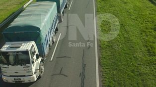 Accidente fatal entre camiones en la autopista Santa Fe - Rosario