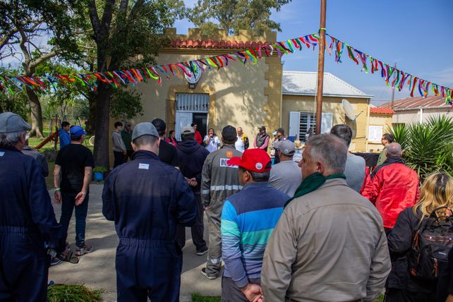 Las escuelas rurales siguen siendo puntos de encuentro esenciales para las comunidades del interior.