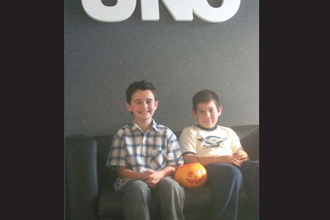 Los ganadores del concurso Mini Hallowen, felices con sus calabazas