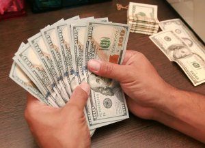 El dólar cerró con leves movimientos y sin cambios en el mercado libre