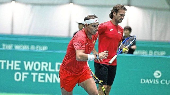 Nadal entrena en Málaga y prepara su despedida con España