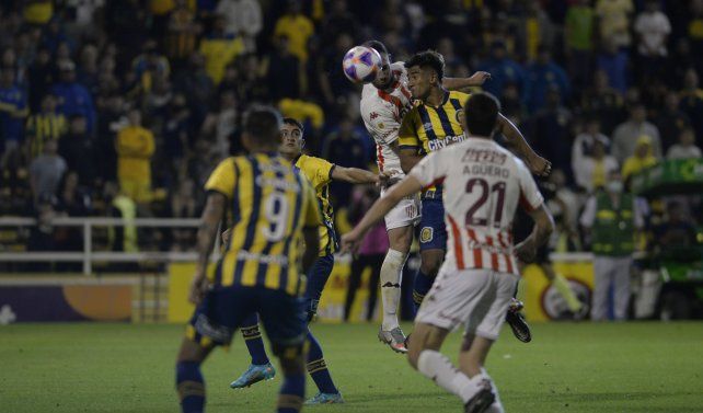 No pega el salto. Frías lo intenta en lo alto. Tuvo un mano a mano tras el 1 a 1. El Central de Tevez sigue sin arrancar.