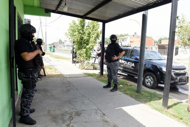 Allanamiento. Ayer encontraron armas por el crimen de Dora Quiroga.