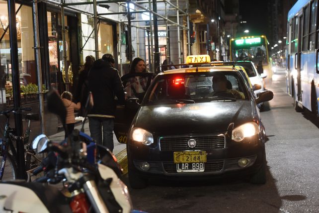 En jaque. El servicio de taxis viene muy golpeado a raíz de los constantes aumentos en repuestos e insumos que utiliza el sector.