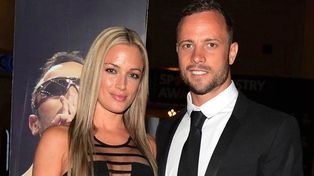 Pistorius espera declarar entre rezos y lágrimas