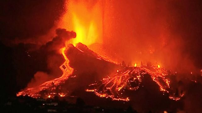 Volcán: evacuaron más de 2.000 personas en isla de La Palma