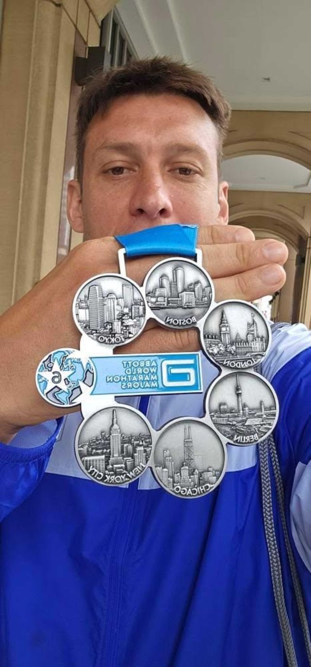 La vuelta al mundo en seis maratones: el rosarino que encontró la fe en el lugar menos pensado