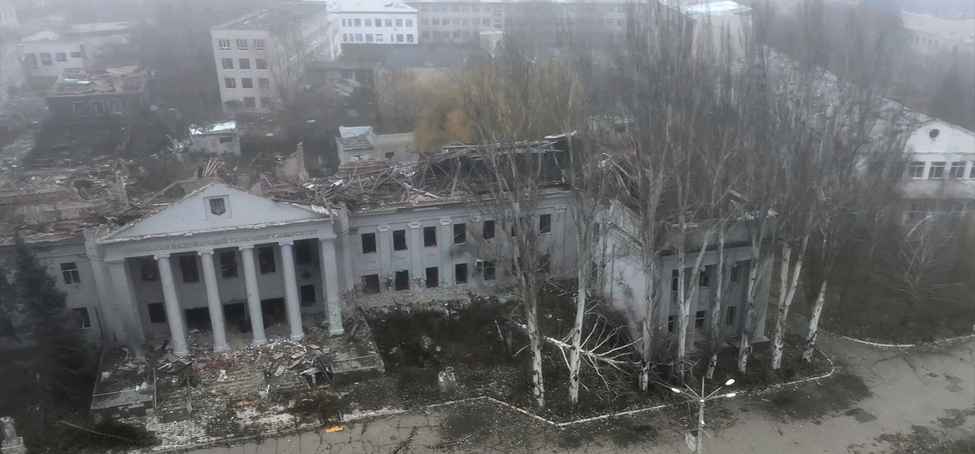Vista aérea de un edificio dañado de la Universidad Técnica Nacional en Pokrovsk, ciudad de la región de Donetsk, Ucrania. (Servicio de Prensa del Ministerio de Defensa de Rusia vía AP) Vista aérea de un edificio dañado de la Universidad Técnica Nacional en Pokrovsk, ciudad de la región de Donetsk, Ucrania. (Servicio de Prensa del Ministerio de Defensa de Rusia vía AP)