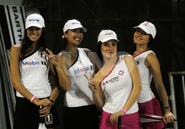 Las bellas chicas derritieron el pavimento del callejero santafesino.
