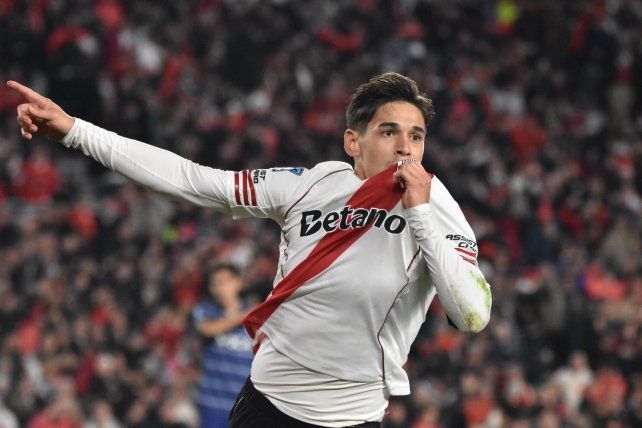 Lucas Martínez Quarta marcó el segundo de River ante el Lobo.