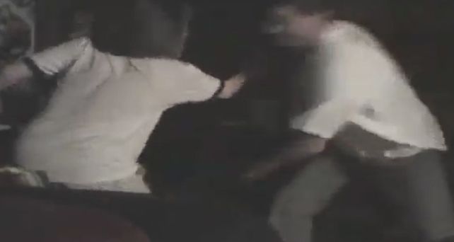 Hija de un juez de Arkansas publica un video de la brutal paliza que le propin&oacute; su padre