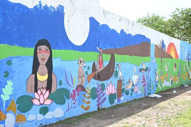 El mural fue diseñado y supervisado por las artistas plásticas Mónica Casanoves