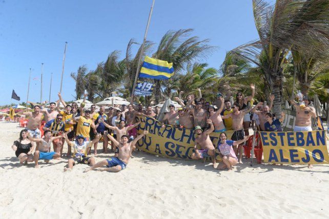 Los hinchas de Central en las arenas doradas de Fortaleza.