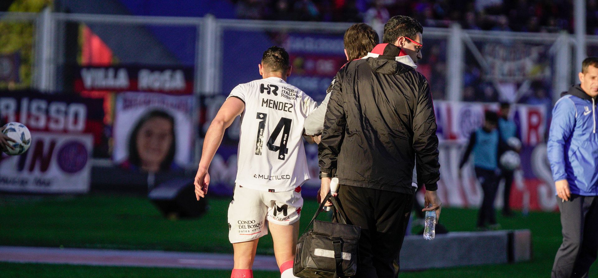 Newells, obligado a rearmar los dos costados de su última línea