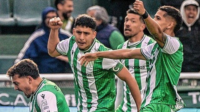 Banfield tuvo una notable reacción y amargó a Estudiantes Banfield tuvo una notable reacción y amargó a Estudiantes