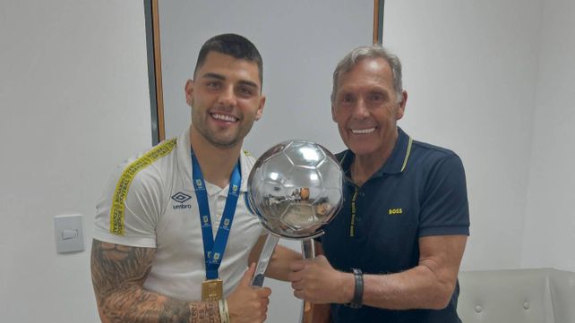 Nacho y Miguel Ángel Russo dieron la vuelta olímpica juntos en 2023.