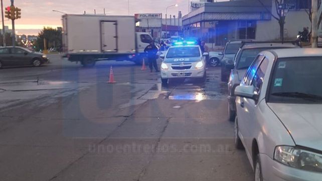 Un motociclista fue hospitalizado tras chocar contra un auto en Paraná