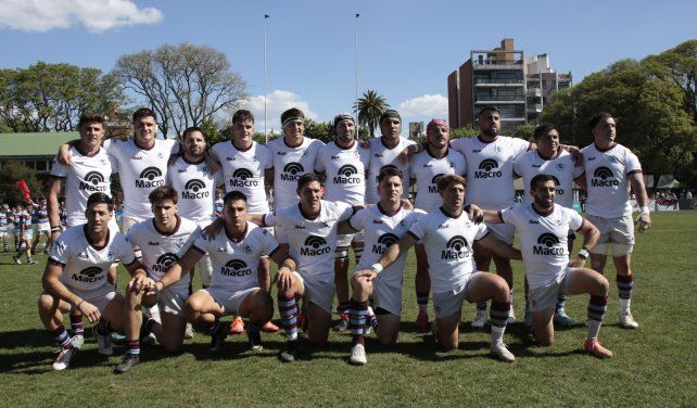 El primer equipo de Atlético del Rosario que enfrentó a Universitario de La Plata en su último partido en la Primera A 2025.