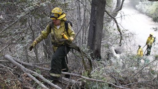El incendio forestal rodea a Villa Futaleufú