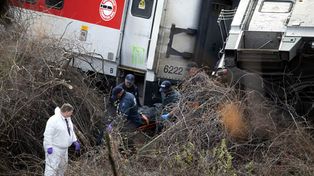 Cuatro muertos y 63 heridos al descarrilar un tren en Nueva York