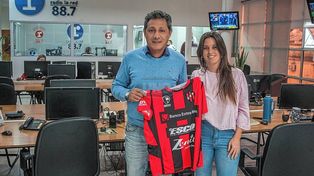 Oscar Lenzi estuvo acompañado por Agostina Barbagelata. Ambos hablaron de continuar con el legado de Tito Hollmann.