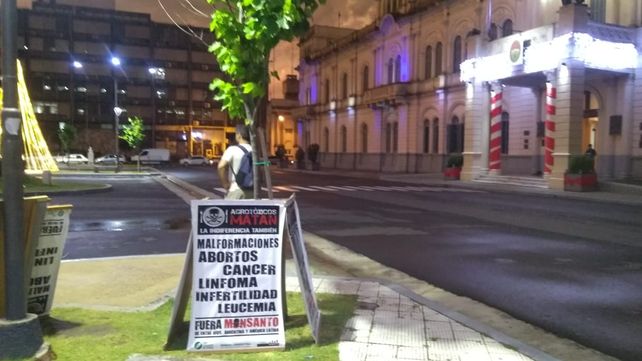 A las 20 comenzó la convocatoria en la puerta de la Casa de Gobierno.&nbsp;