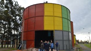 Antiguos silos en Alvear, pronto serán transformados en el innovador Puerto Cultural, un espacio dedicado a la historia y las artes de la región.