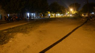 Enzo Moreno tenia 16 años. Jugaba con otros pibitos del barrio en un campito de Avellaneda Oeste cuando fue ejecutado con 16 disparos.