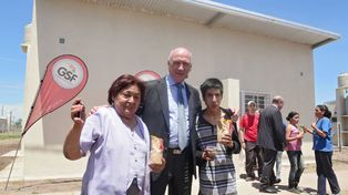 Bonfatti entregó casas en Rosario y dijo que es una gran alegría seguir garantizando derechos