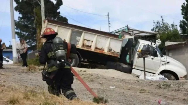 Un hombre murió aplastado por su propio camión en Comodoro Rivadavia