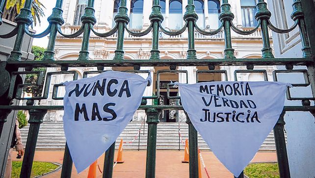 Memoria y justicia. La lectura de las sentencias fue por videoconferencia para respetar la cuarentena.
