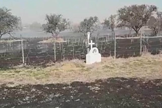 La gruta del pesebre está ubicada en el cruce de la ruta provincial 15 y la antigua nacional 9.