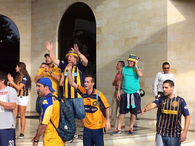 Los hinchas canallas se reunieron a hacer la previa en la zona de El Poblado.