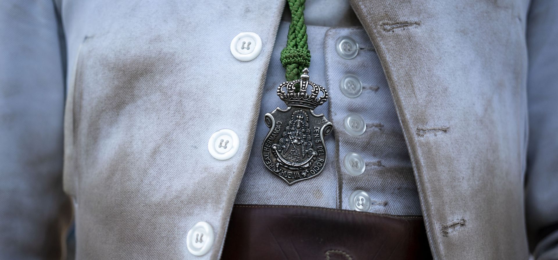 Muchos de ellos vestidos con trajes de montar impecables y sombreros cordobeses de ala ancha.