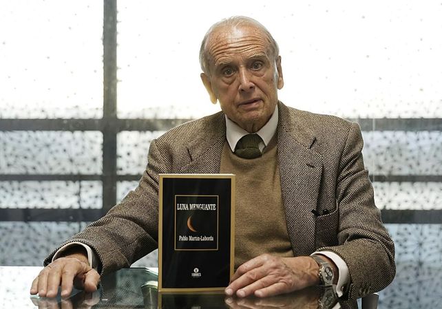 Pablo Martín-Laborda con su último libro
