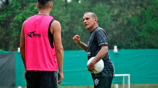 El Pollo Juan Carlos Roldán llegó a fines de los 80 a Newells y reemplazó a Martino en la final contra Boca.