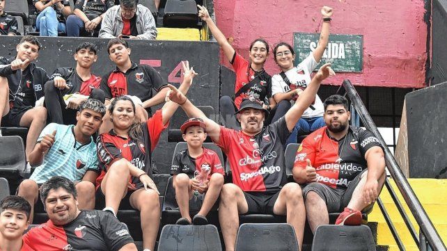 Colón le regaló un posteo a sus hinchas Colón le regaló un posteo a sus hinchas