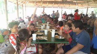 En vacaciones, cientos de chicos disfrutan la colonia de Los Sin Techo