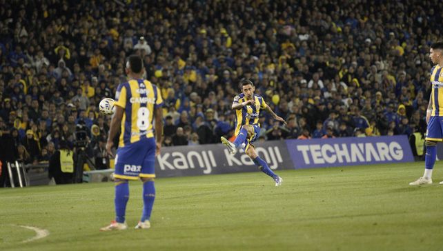 Remate letal. Di María ya impactó de de zurda y desde ese disparo nació el grito canalla para un triunfo histórico.