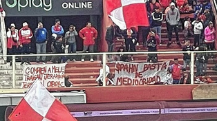 Banderas antes de empezar e insultos con disturbios en el final